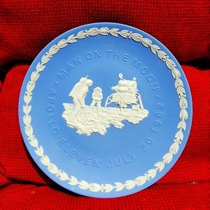 RARE AUTHENTIC Wedgwood Jasper Porcelain: Man on the Moon Plate. MINT CONDITION!